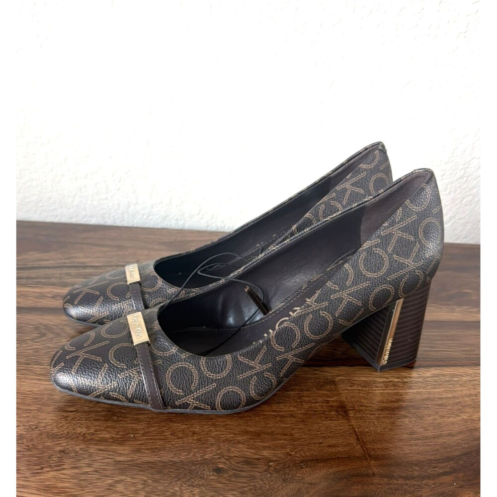 Calvin Klein Unesta Pumps Brown Monogram Logo Block Heel Pointed Toe Shoes 7.5